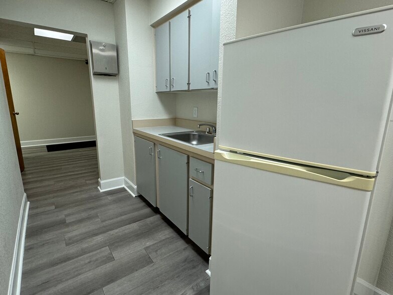 More Photos Of 1403 Medical Plaza Dr, Sanford Medical For Sale