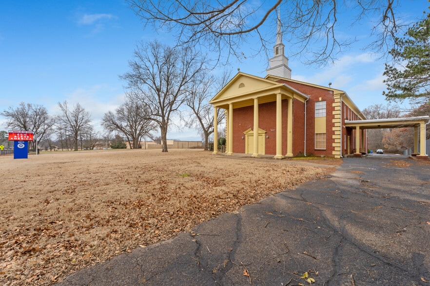 More Photos Of 3411 Covington Pike, Memphis Religious Facility For Sale