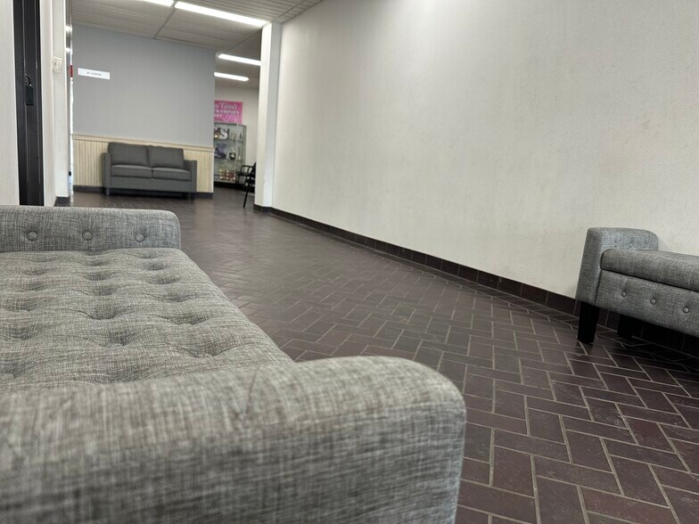 More Photos Of 146 N Lake St, Forest Lake Medical For Lease