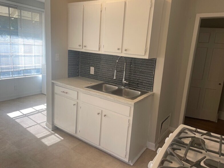 More Photos Of 162 Clark Pl, Memphis Apartments For Sale
