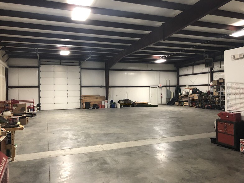 More Photos Of 831-835 Westwood Industrial Park Dr, Weldon Spring Warehouse For Lease