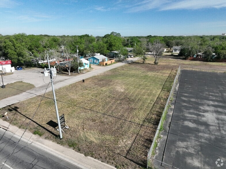 More Photos Of 786 W Court St, Seguin Land For Sale