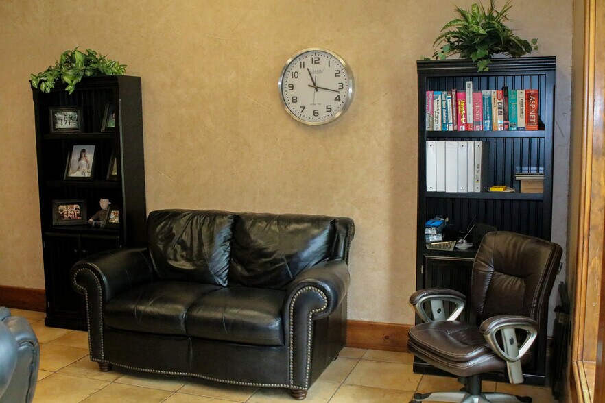 More Photos Of 404 Wynn Dr, Jacksonville Loft Creative Space For Sale