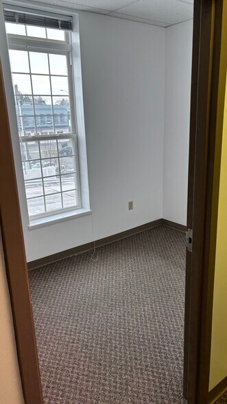 More Photos Of 10 S Walnut St, Milford Restaurant For Sale
