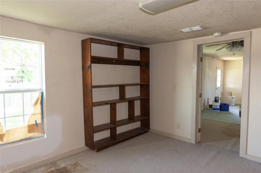 More Photos Of 603 W Main St, Johnson City Office For Sale