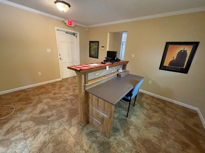 More Photos Of 909 W Magnolia St, Leesburg Medical For Lease