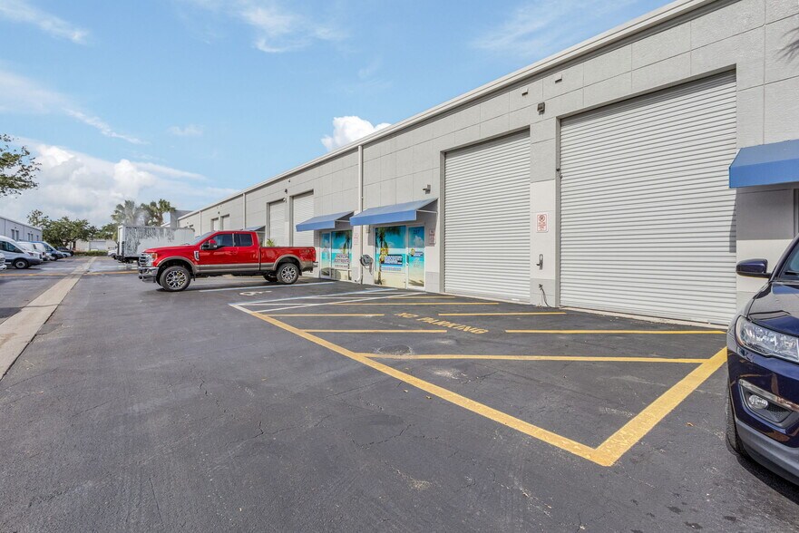 More Photos Of 4110 Enterprise Ave, Naples Unknown For Lease
