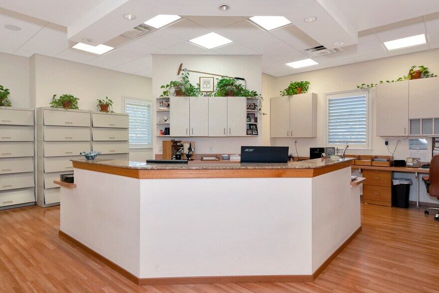 More Photos Of 1041 Ridgewood Ave, Venice Medical For Lease