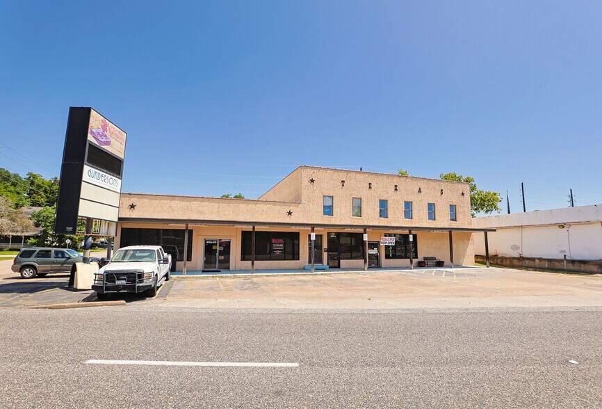 More Photos Of 40648 Hwy290 Business, Waller Office For Sale