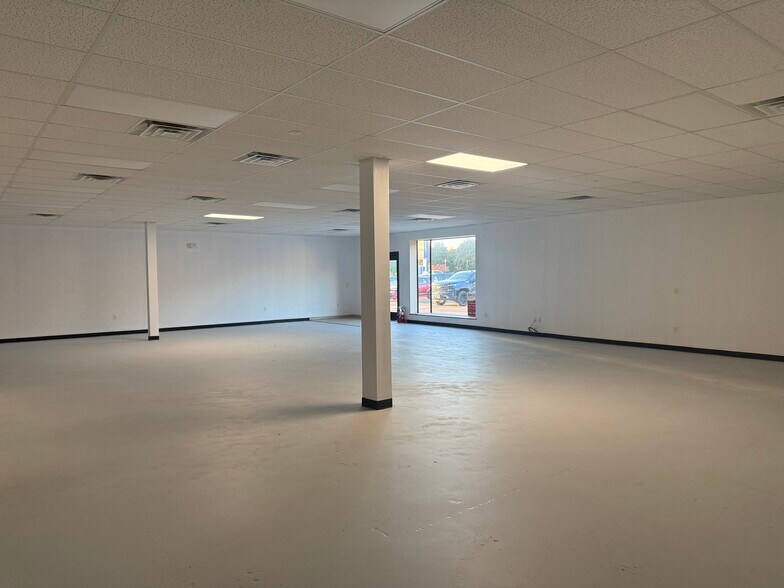 More Photos Of 49550-49560 Van Dyke Rd, Shelby Township Freestanding For Lease