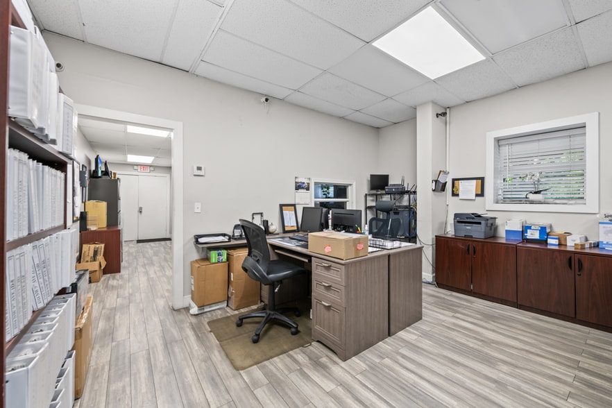 More Photos Of 4521 N Federal Hwy, Pompano Beach Auto Dealership For Sale