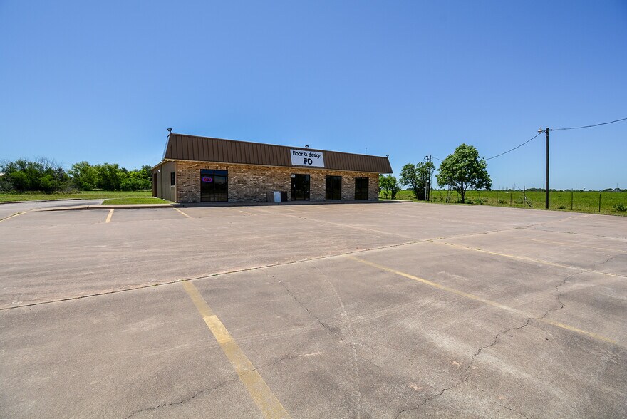 More Photos Of 193 Schmidt Rd, Sealy Freestanding For Sale