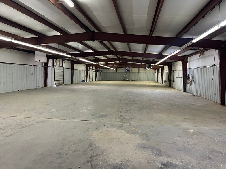 More Photos Of 1020 Roberts Ln, High Point Warehouse For Lease