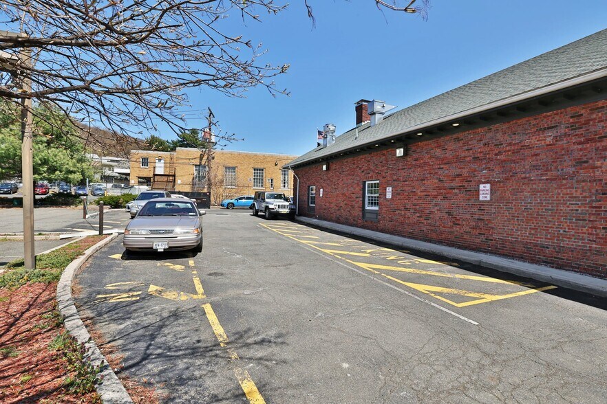 More Photos Of 50 Lafayette Ave, Suffern Freestanding For Lease