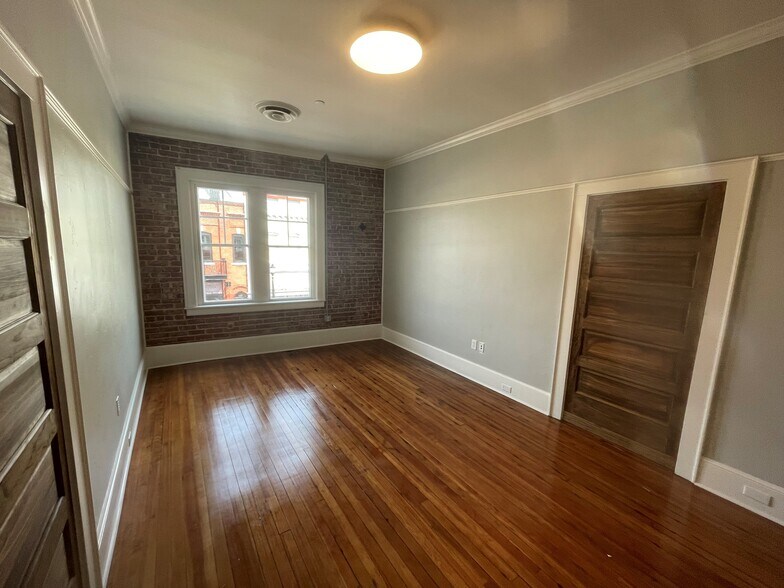 More Photos Of 121-129 N Main St, Mooresville Storefront Retail Office For Lease