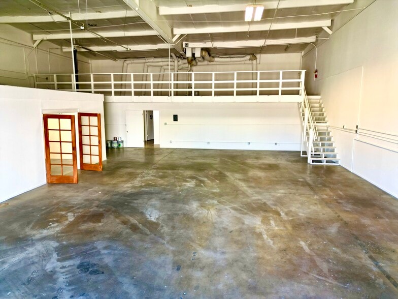 More Photos Of 11800-11814 Woodruff Ave, Downey Warehouse For Lease