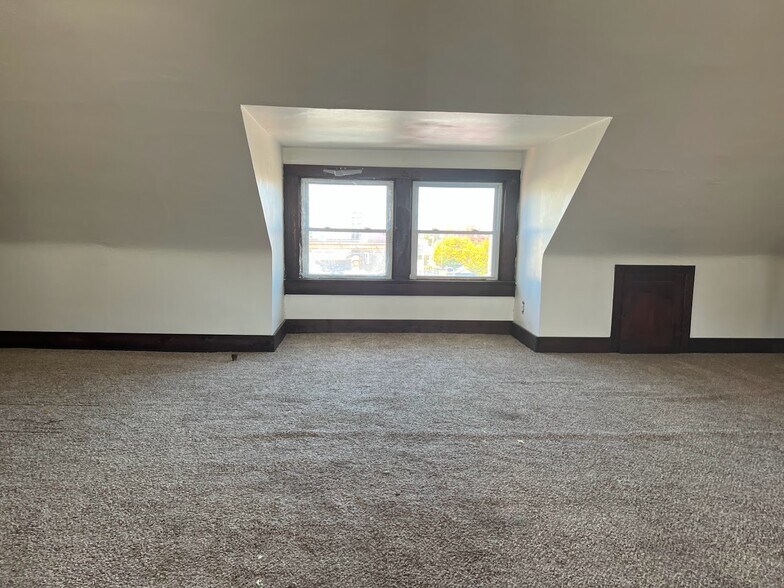 More Photos Of 1511 S High St, Columbus Storefront Retail Residential For Lease