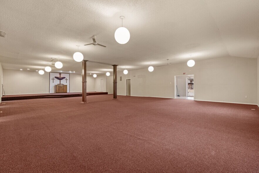 More Photos Of 207 S Bixby St, Coweta Religious Facility For Sale