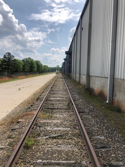 More Photos Of 101 Michelin Dr, Laurens Distribution For Lease