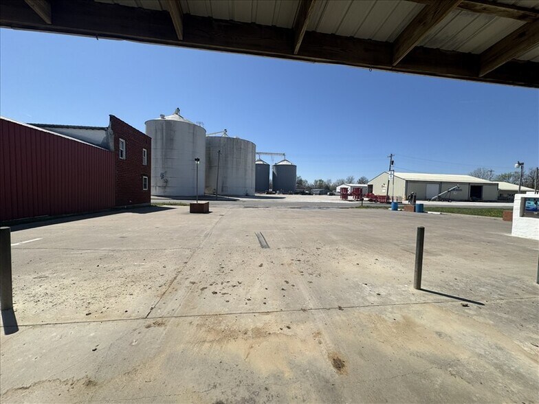 More Photos Of 204 Maple St, Clarence Carwash For Sale