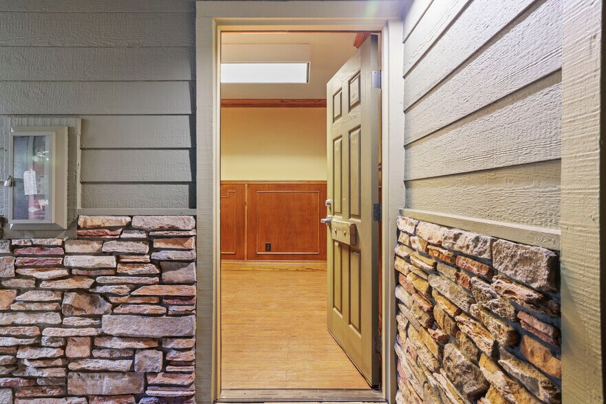 More Photos Of 621-627 13th St, Modesto Office For Lease