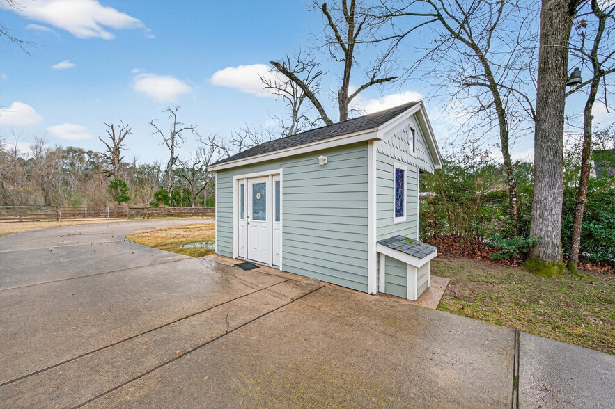 More Photos Of 8911 West Ln, Magnolia Office For Sale