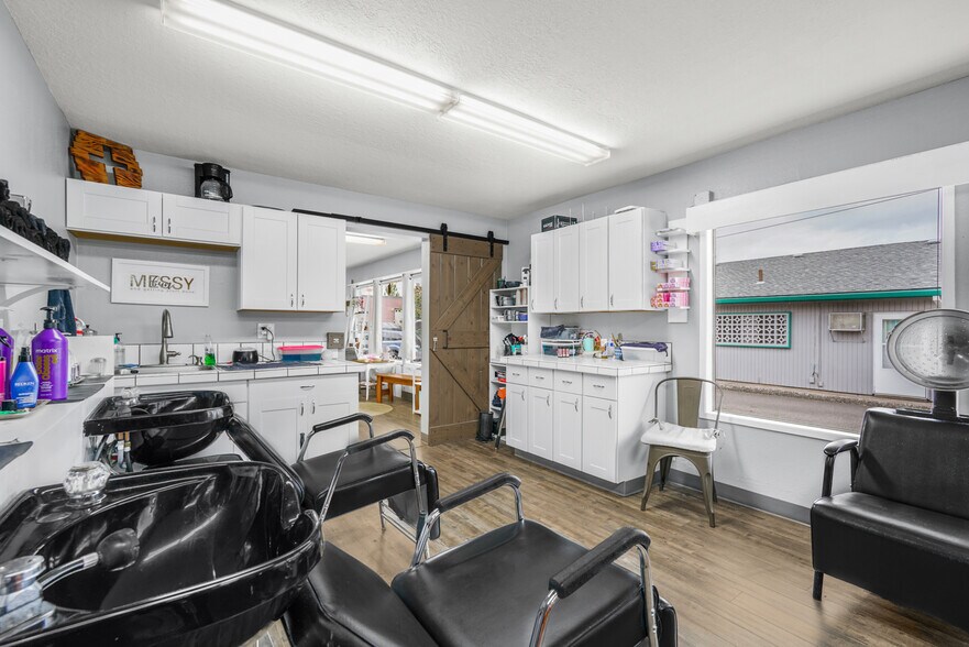 More Photos Of 118 Engle Ave, Molalla Storefront For Sale