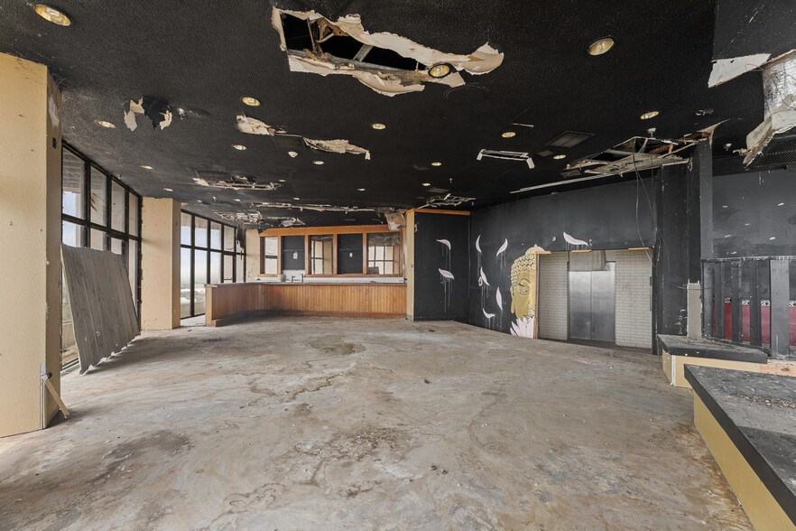 More Photos Of 1 S Main Ave, Laredo Hotel For Sale