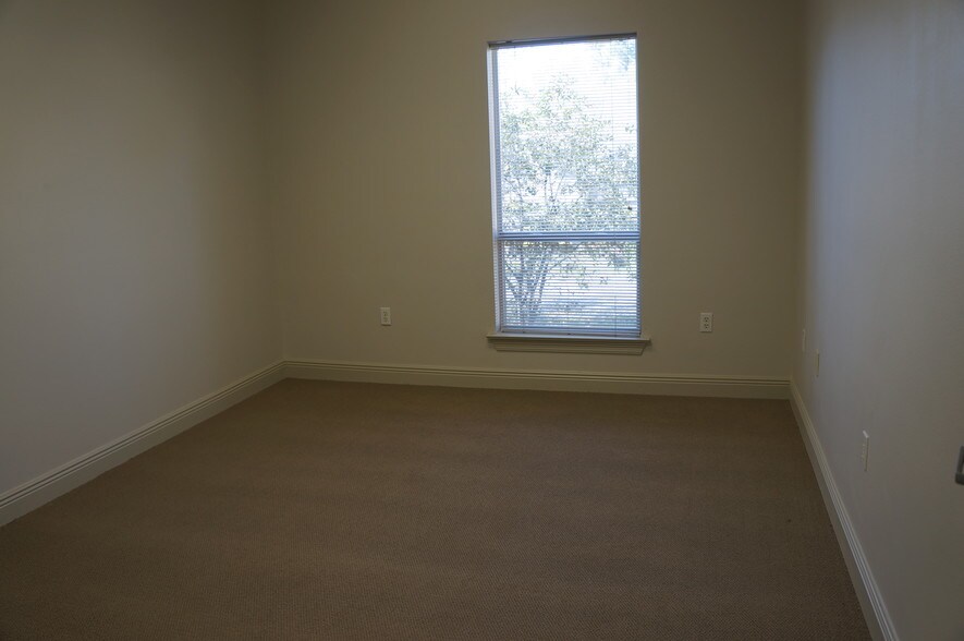 More Photos Of 801 Asbury Dr, Mandeville Office For Lease