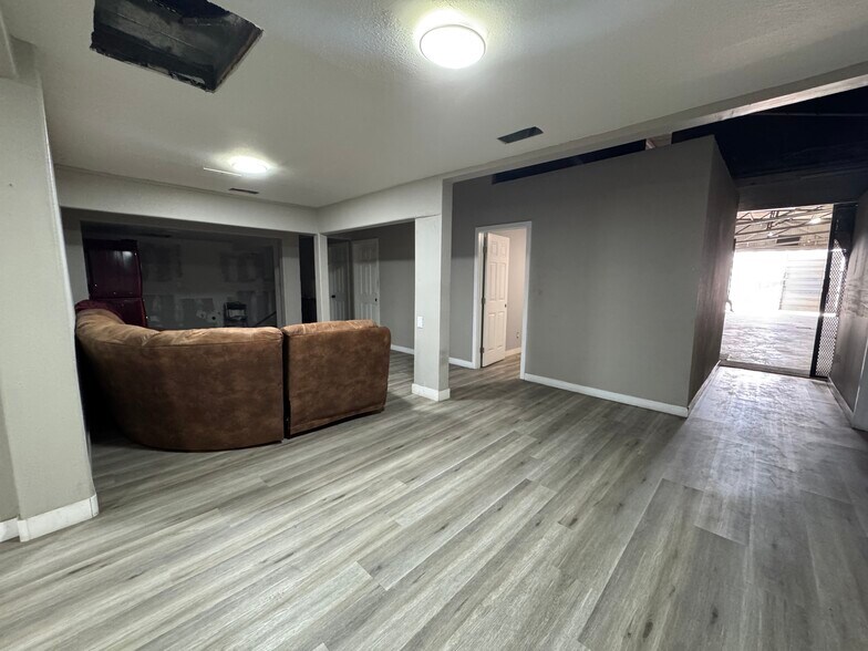 More Photos Of 263 S E St, San Bernardino Showroom For Lease