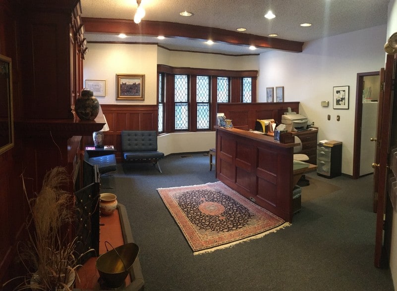 More Photos Of 19 Woodland St, Hartford Office For Sale