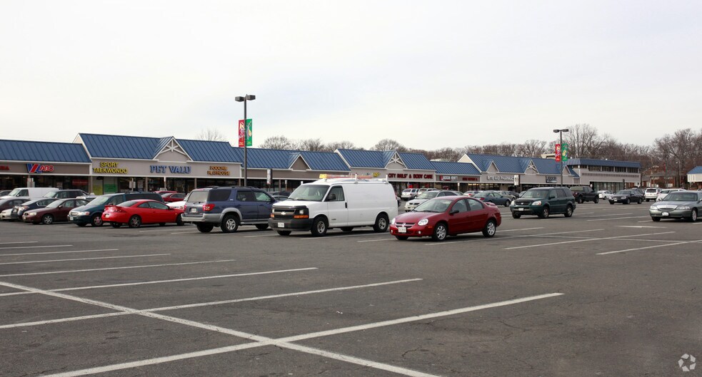 More Photos Of 6050-6144 Rose Hill Dr, Alexandria Unknown For Lease