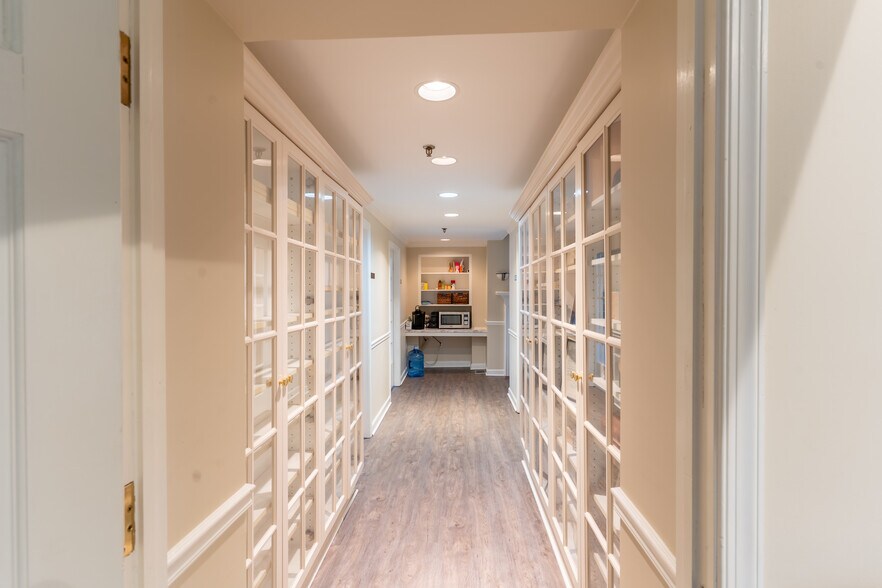 More Photos Of 228 S Washington St, Alexandria Loft Creative Space For Sale