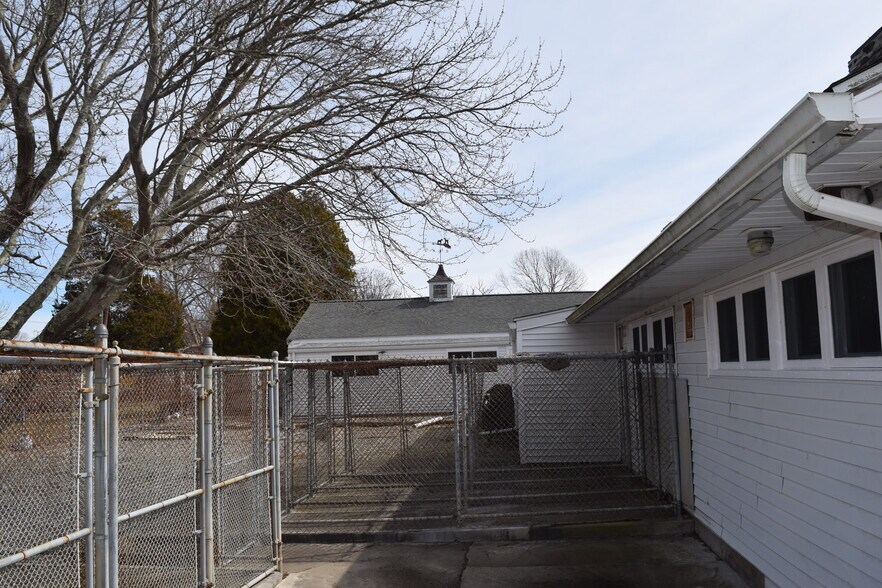 More Photos Of 475 Cedar Ave, Swansea Flex For Sale