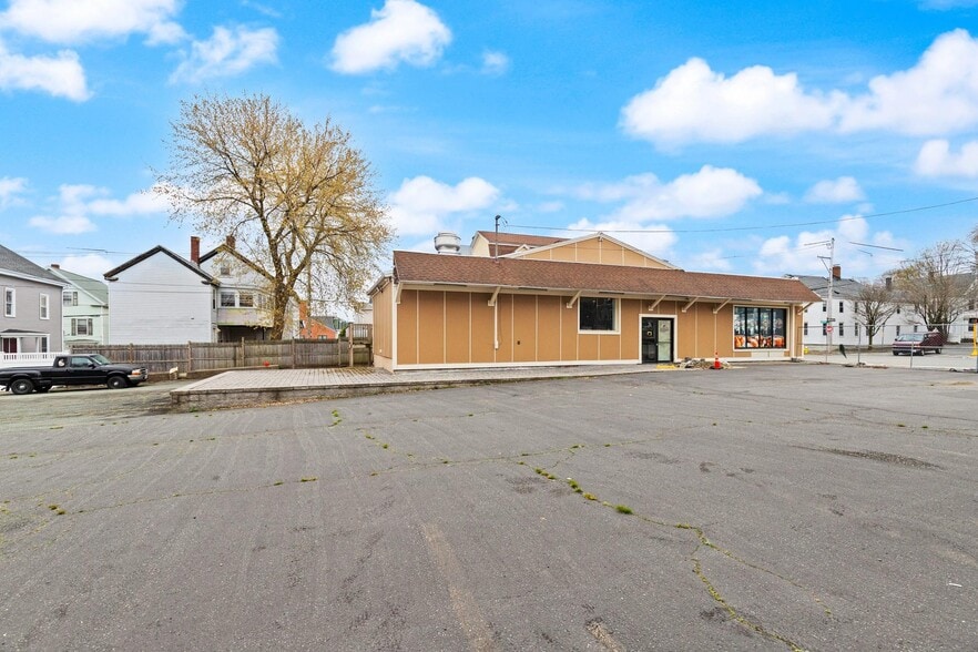 More Photos Of 100-102 Boston St, Salem Restaurant For Lease
