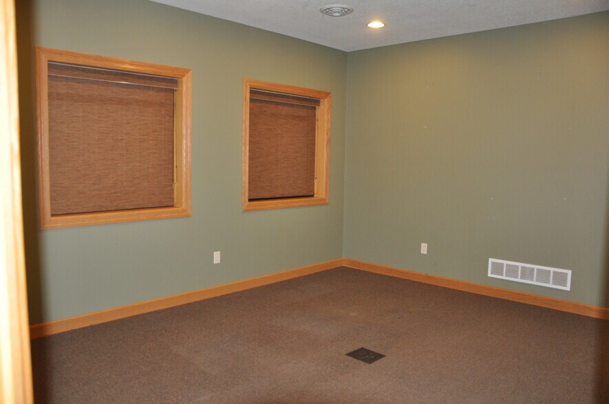 More Photos Of 23823-23865 67th Ave, Saint Cloud Light Distribution For Sale