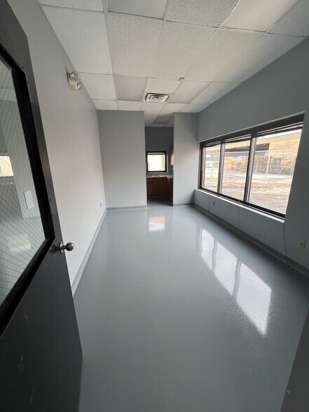 More Photos Of 653 Mainstream Dr, Nashville Light Distribution For Lease