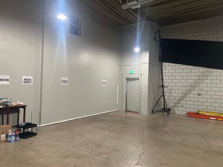 More Photos Of 747 Milford St, Glendale Warehouse For Lease