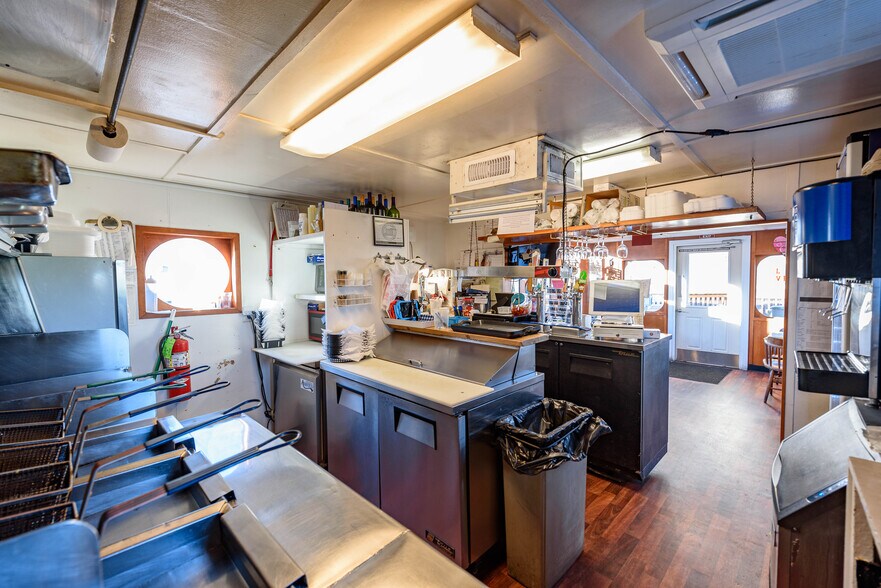 More Photos Of 102 Hall Ave, Coos Bay Restaurant For Sale