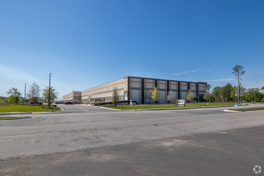 More Photos Of 8332 Cypress Plaza Dr, Jacksonville Warehouse For Lease
