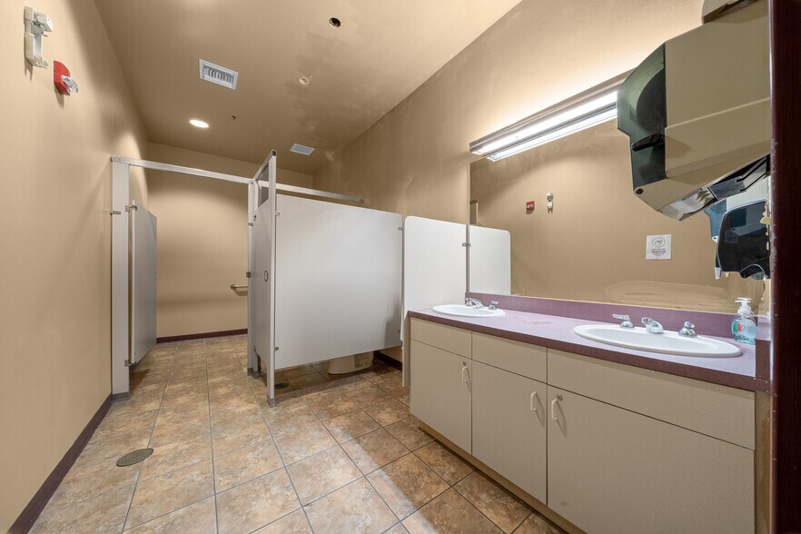 More Photos Of 2500 Citrus Blvd, Leesburg Medical For Sale