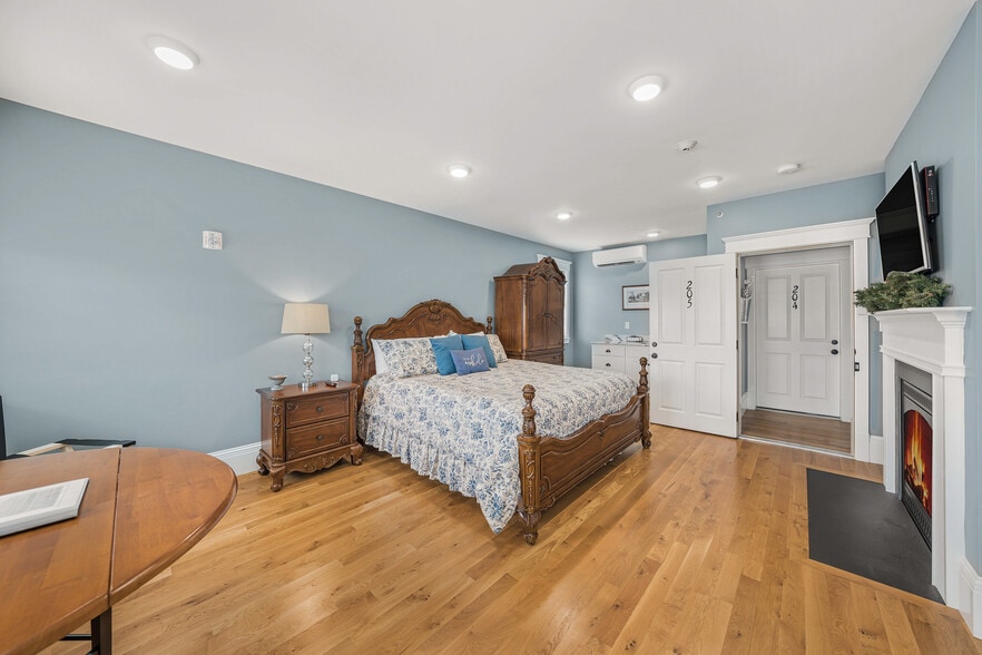 More Photos Of 208-210 Wharf St, Hermann Hospitality For Sale