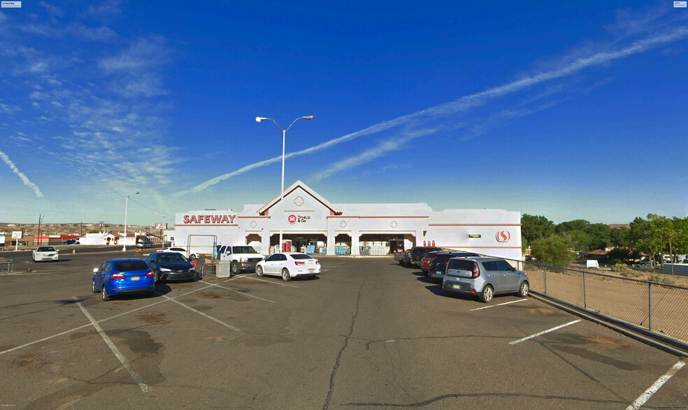 Primary Photo Of 730 W Main St, Farmington Supermarket For Sale