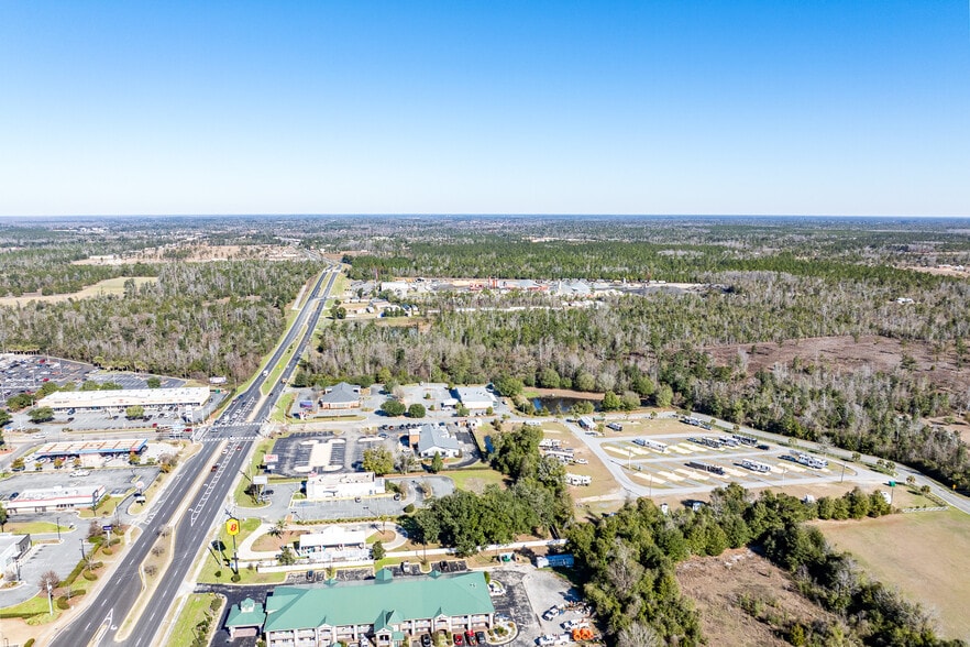 More Photos Of 4944 Malloy Plz, Marianna Freestanding For Sale