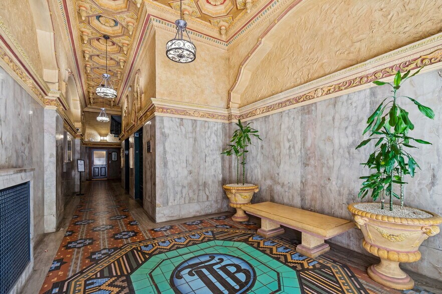 More Photos Of 707 N Franklin St, Tampa Office For Sale