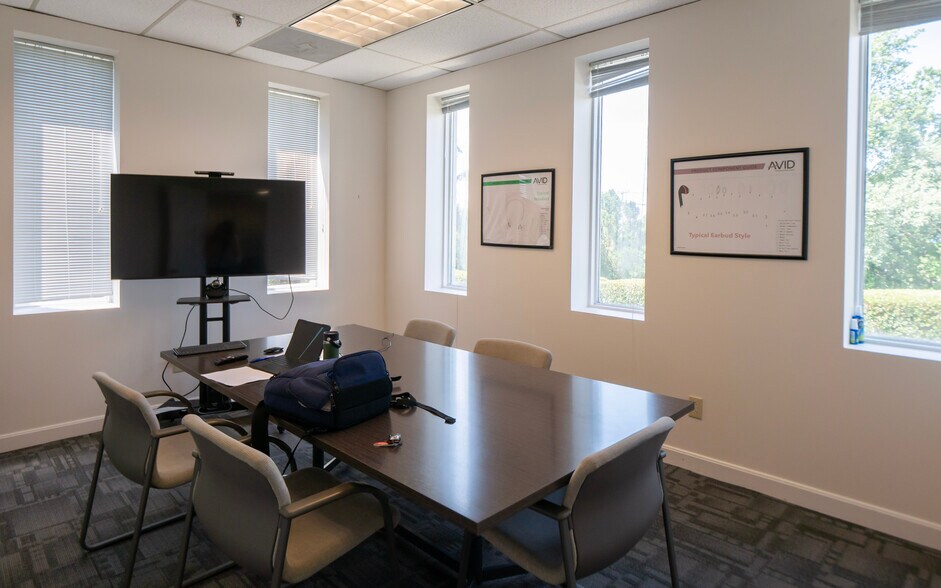 More Photos Of 72 Johnny Cake Hill Rd, Middletown Distribution For Sale