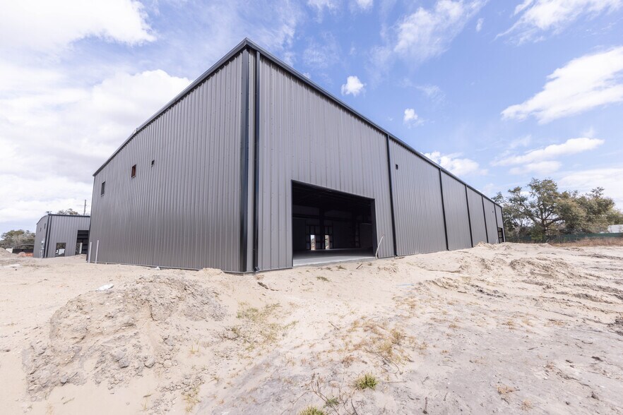 Primary Photo Of 3023 E C 48, Center Hill Warehouse For Sale