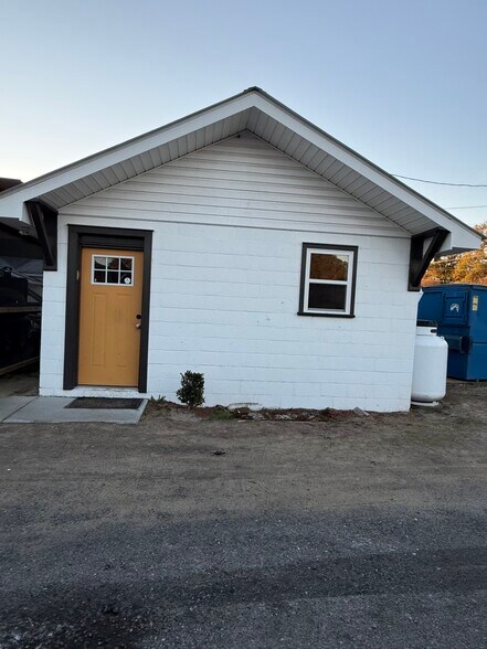Primary Photo Of 114-116 N Laurel St, Springfield Restaurant For Lease