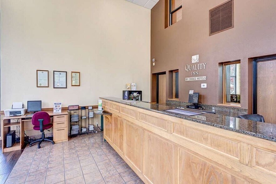 More Photos Of 3601 Shepherd of the Hills Expy, Branson Hotel For Sale