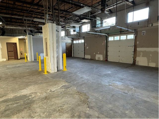 More Photos Of 5 Johnson Dr, Raritan Warehouse For Lease